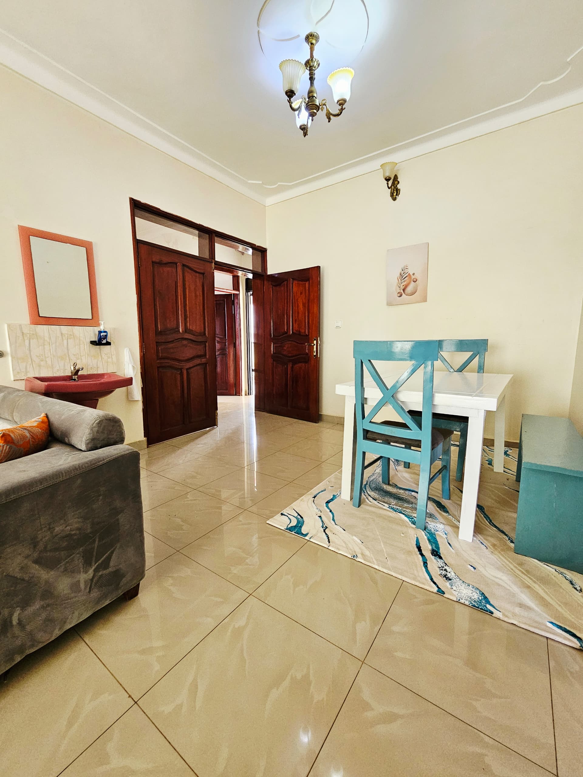 Airbnb Home at Emerald Courts Muyenga
